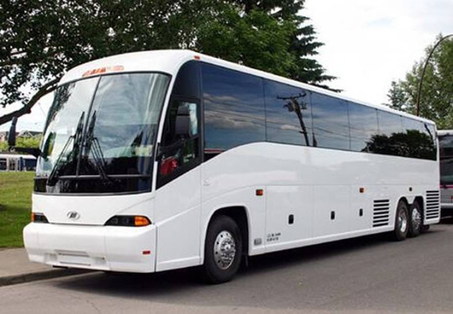 Best Airport Transfer Options for Large Groups in Maine 1 Charter Bus Maine